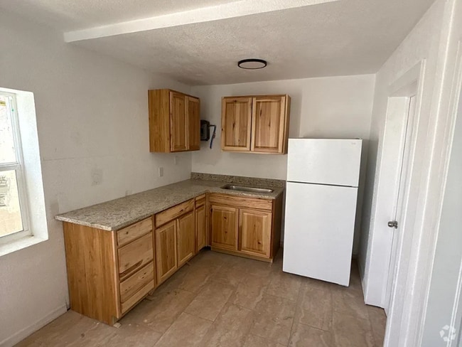 Building Photo - 310 Park St Rental