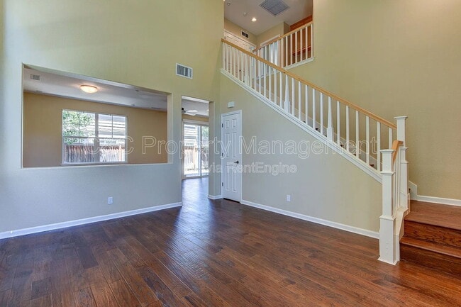 Photo - 453 Tulip Ct