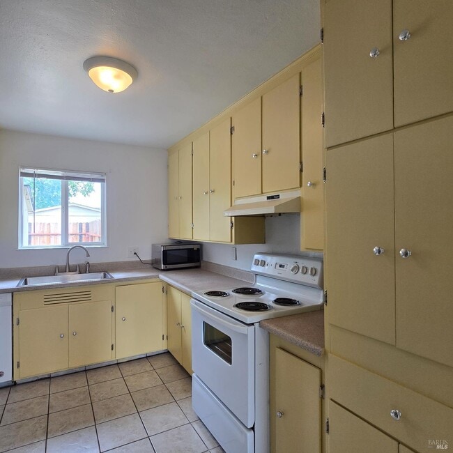 Photo - 102 Laurel St