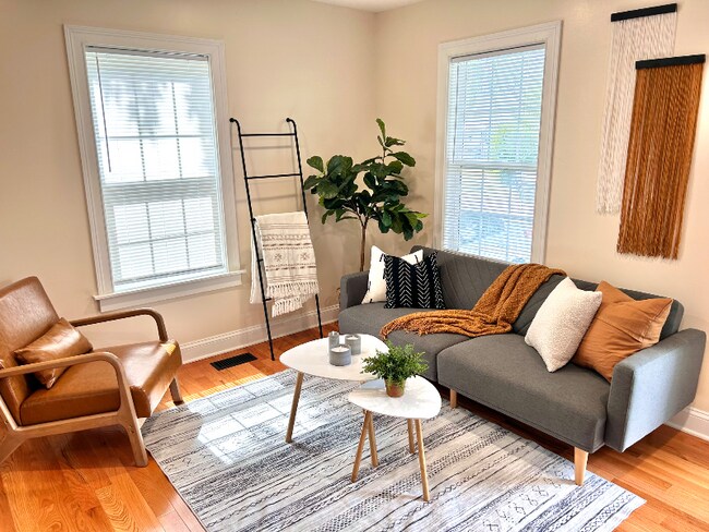 Photo - 2628 Hiawatha St