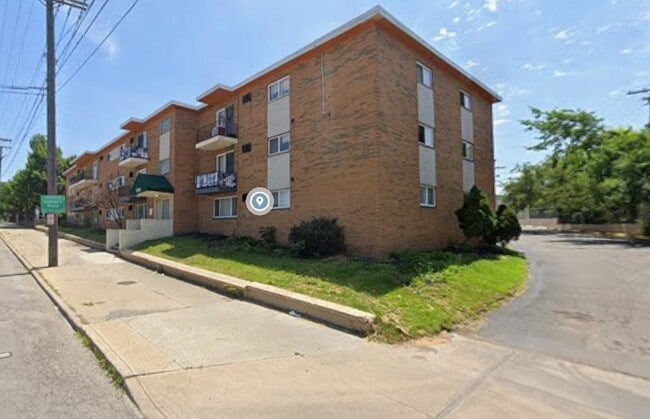 Building Photo - 13540 Superior Rd Unit 210