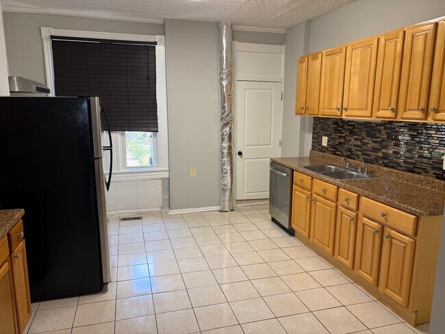 Photo - 250 W Fayette St