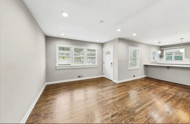 Photo - 1147 Longshore Dr