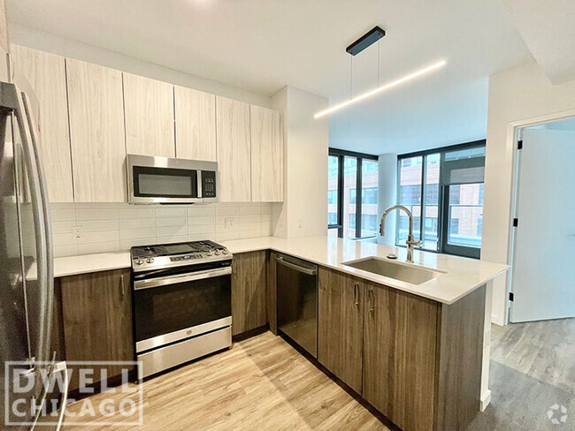 Building Photo - 1111 W Lake St Rental