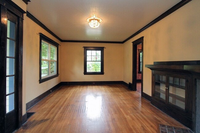 Photo - 141 NE Bryant St Unidad Bryant