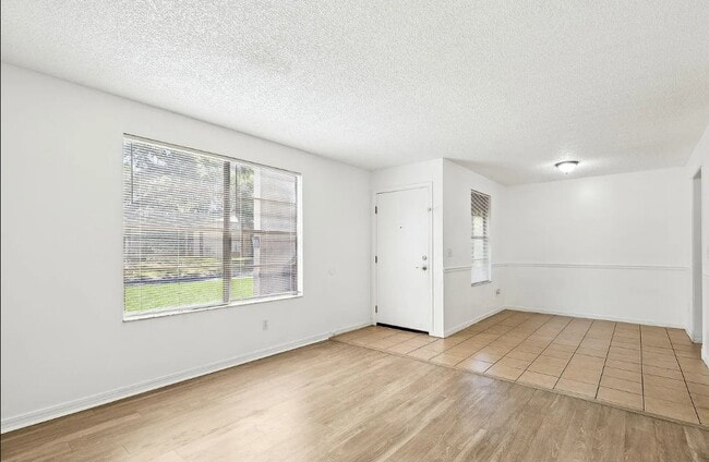 Photo - 4 Bentwood Ln Unit 1B