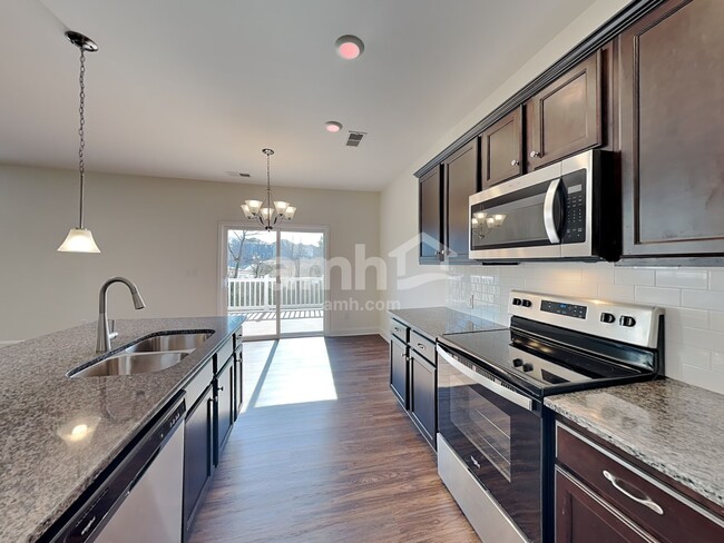 Photo - 185 Larragan Dr