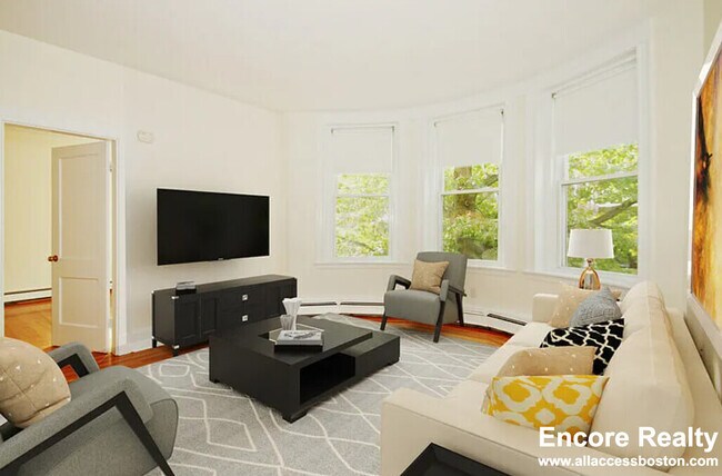 Building Photo - 1539 Beacon St Unit 21