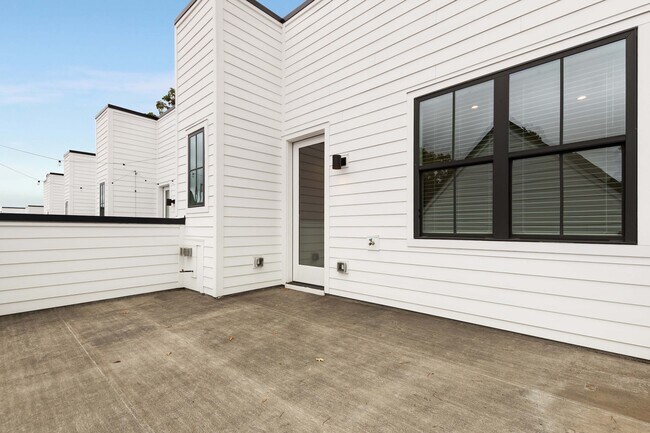 Photo - 1815 Gotham Ln NE