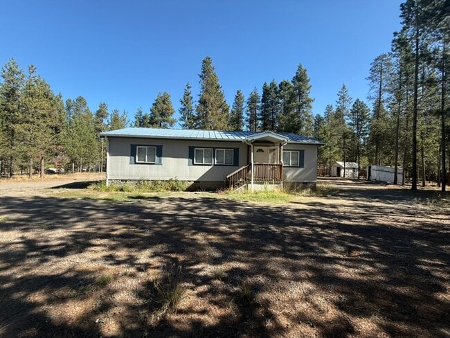 Building Photo - Newly Remodeled Home - Fully Fenced and Gated