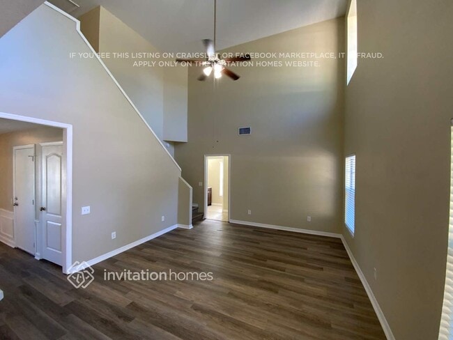 Photo - 900 Beresford Way