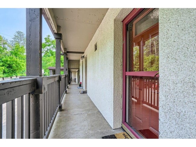 Building Photo - 380 Ramsey St Unit 6B