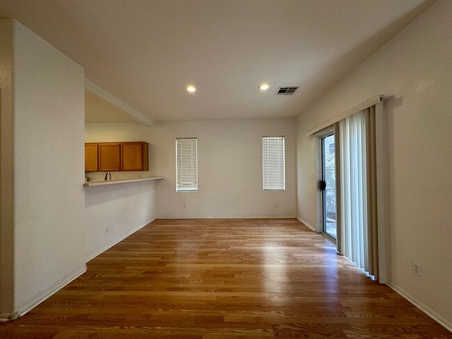 Photo - 3 Bedroom, 2.5 Bath, 2 Car garage