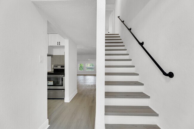 Photo - 904 Banks Rd