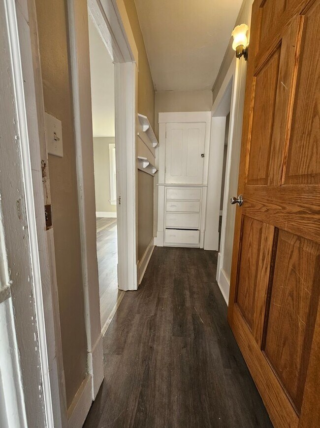 936 Harrison Ave Unit 936 1/2 (Upper)