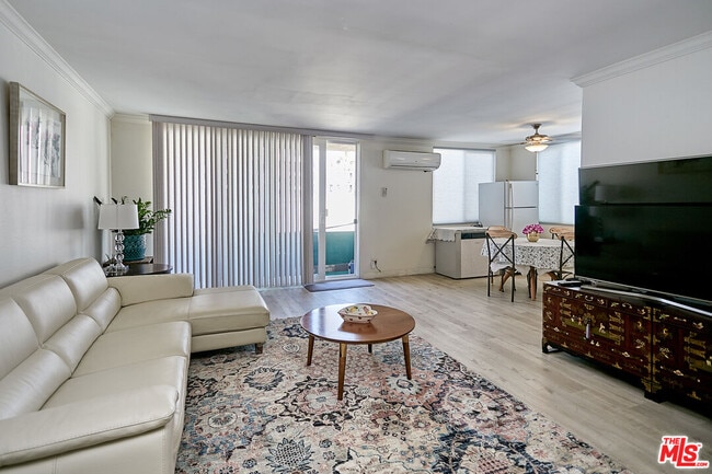 Photo - 514 S Harvard Blvd Unidad 306