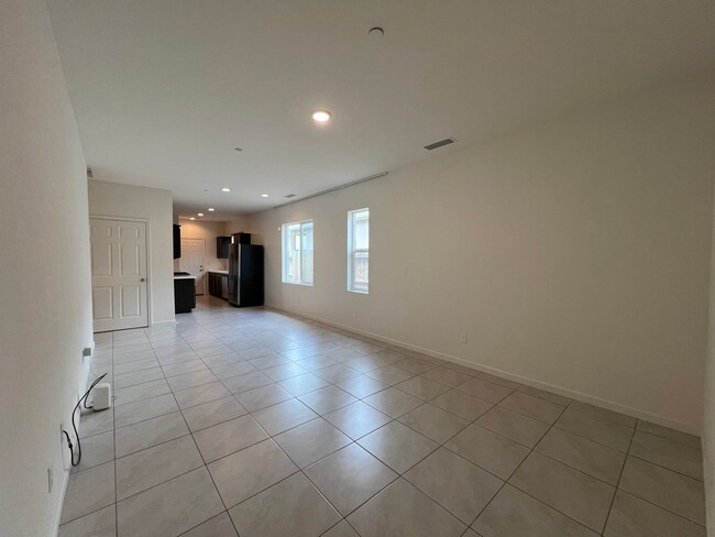 Photo - 3-bedroom, 2-bath home in Lemoore, CA