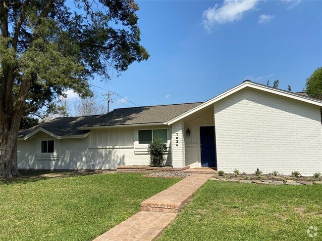 Building Photo - 7034 Sharpview Dr Rental