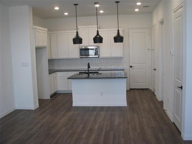 Photo - 7557 Laburnam Rd
