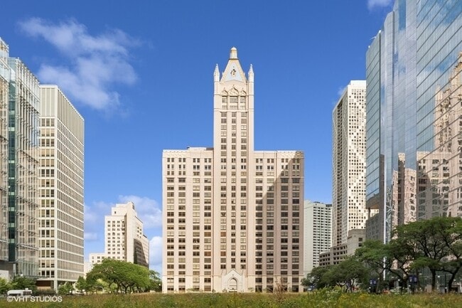Building Photo - 680 N Lake Shore Dr Unit 1415