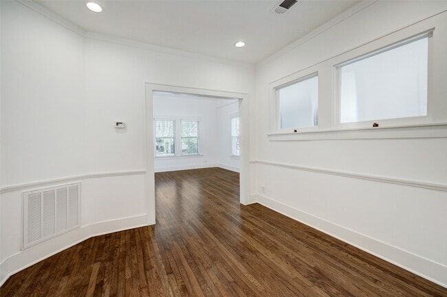 Photo - 303 W Clay St