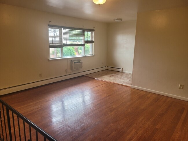 Photo - 118 East 24th St Apartments