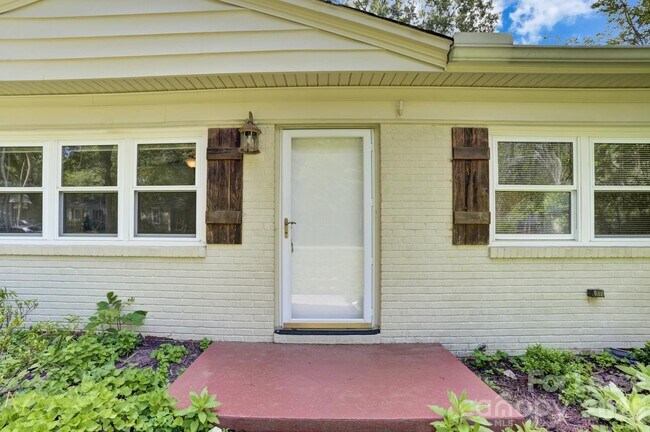 Photo - 121 Marshdale Ave SW