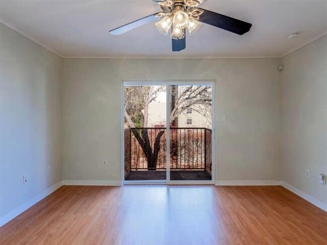 Photo - 1422 Collier St Unit 206