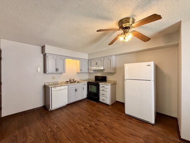 Photo - 215 NE Timbercreek Dr