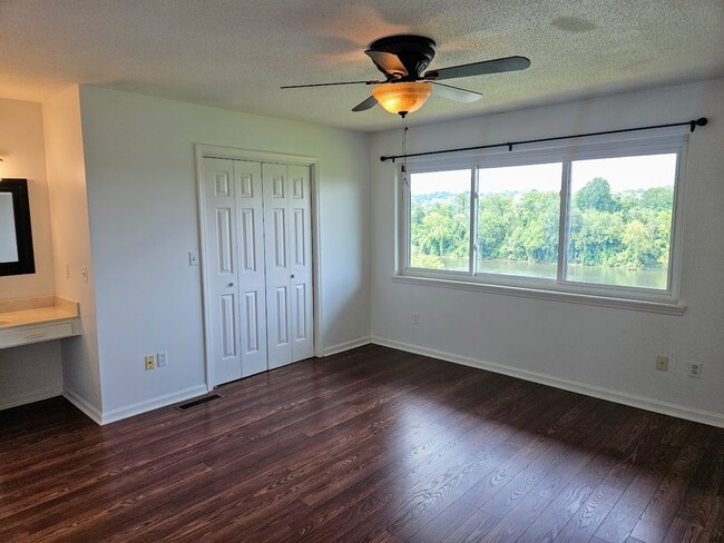 Photo - 637 Battery Pl