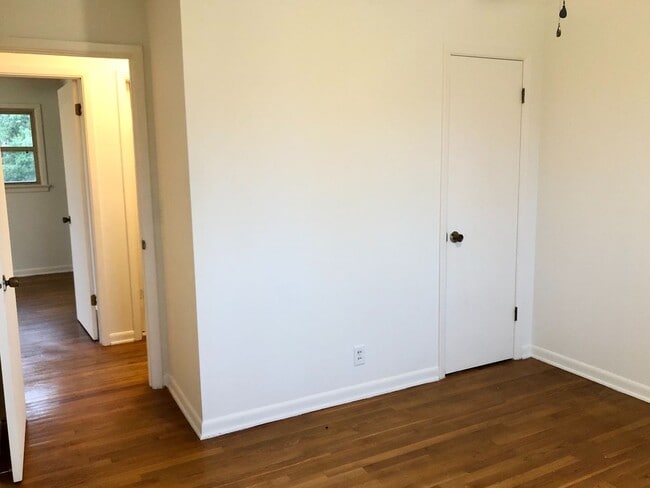 Building Photo - 3 bed 2 bath family rental