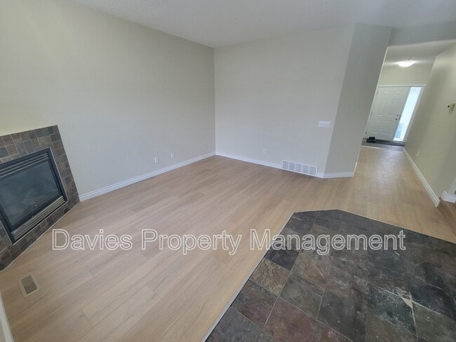 Photo - 171 Brintnell Blvd NW