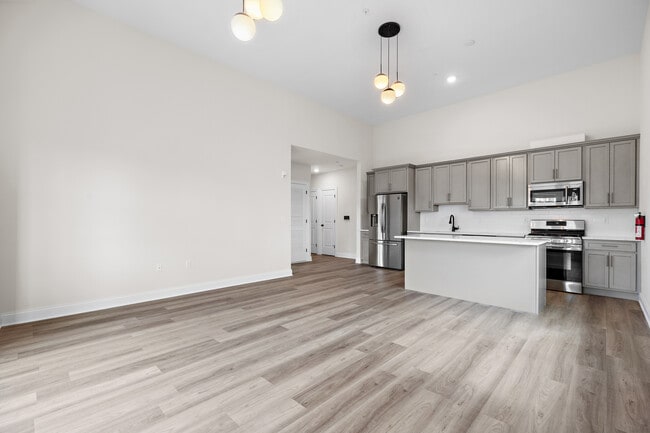 371 Lakeview Ave Apartments - 371 Lakeview Ave Apartments