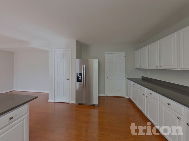 Photo - 11019 Kinnairds St