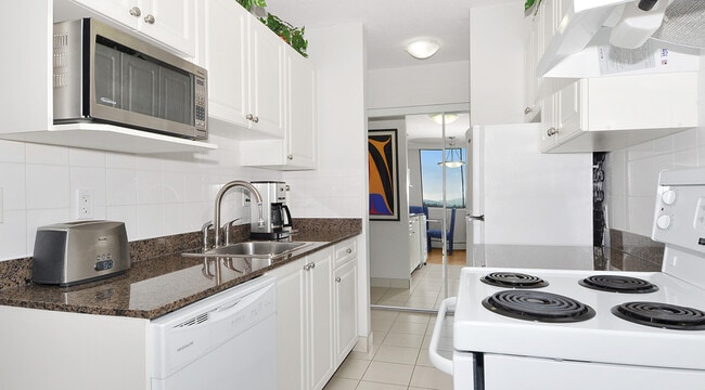 Building Photo - Marlborough Tower Unit 01403