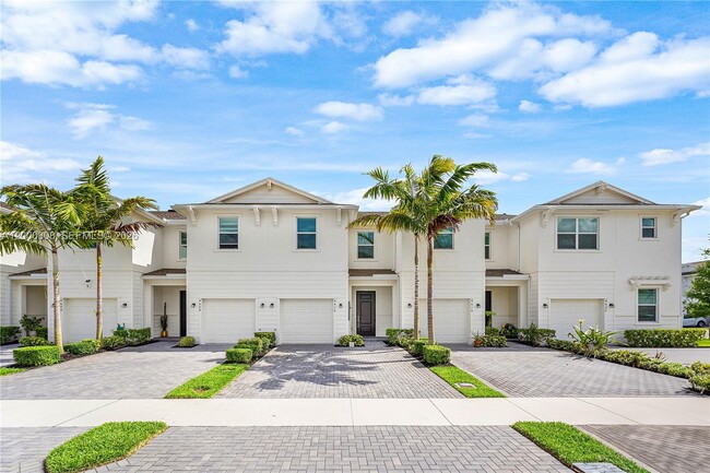 Building Photo - 4612 Hollister Ave