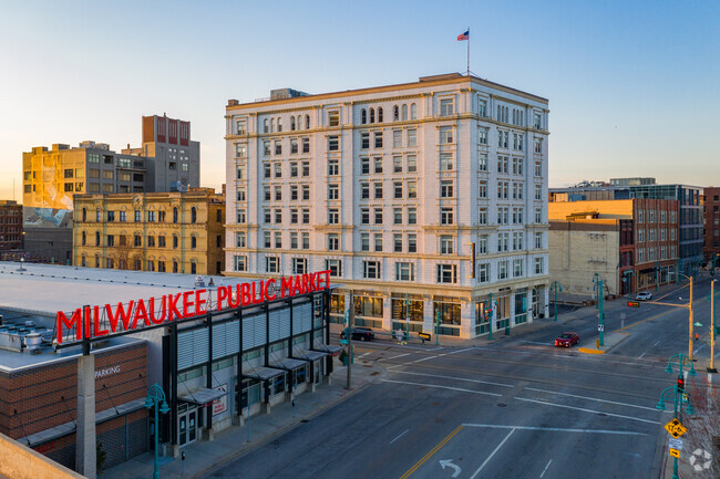 Mayer MKE - Mayer MKE Apartments