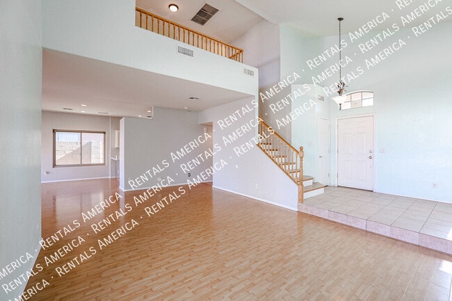 8818 W Hilton Ave