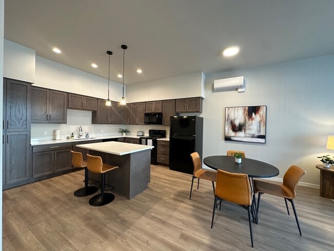 Building Photo - Millworx Rental