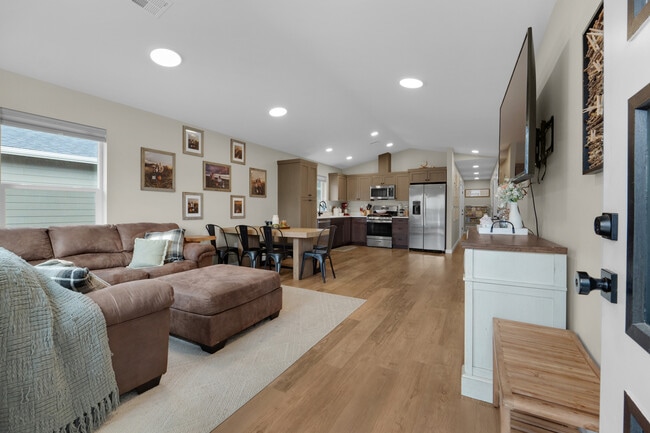 Photo - 1350-1313 13th Ave