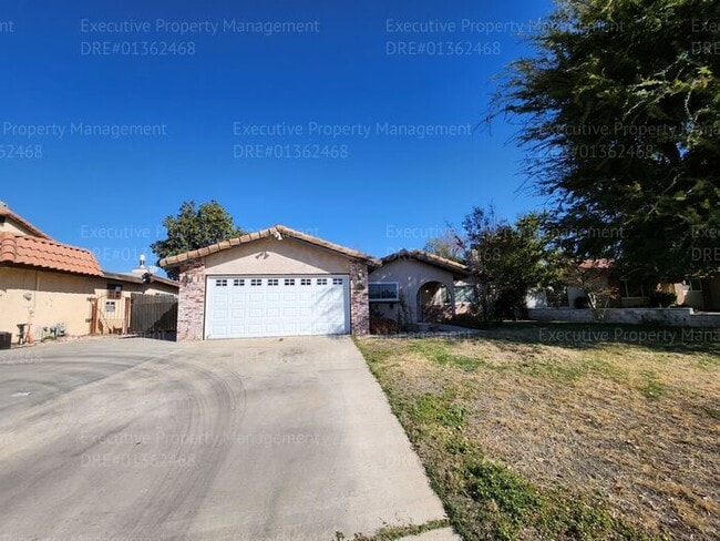 4 bedroom 2 bath great location. *Move in ... - 4 bedroom 2 bath great location. *Move in ...