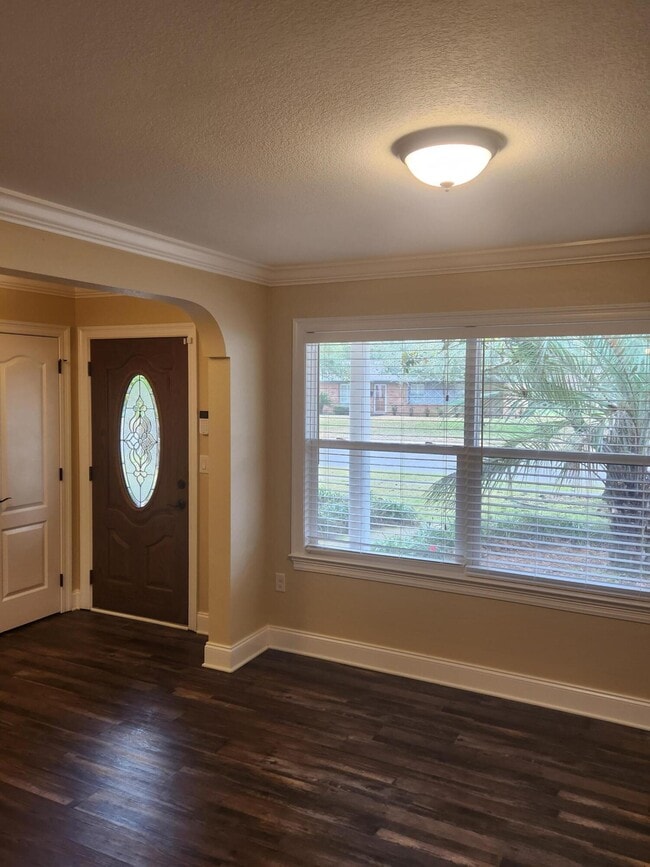 Photo - 323 Parkway Pl SW