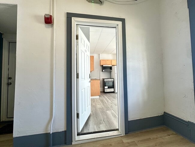 Building Photo - 10 Allen St Unit 1F Rental