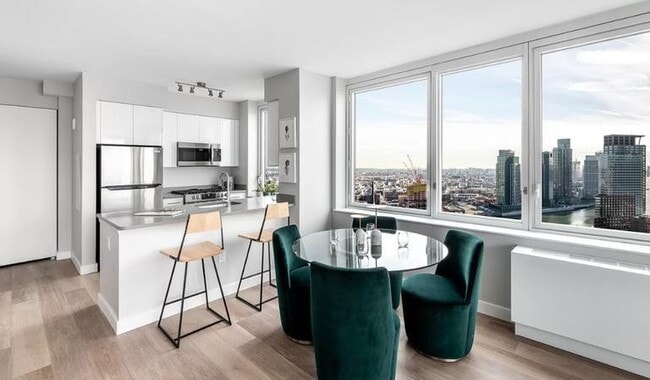 Photo - 46-20 Center Blvd Unidad 1108