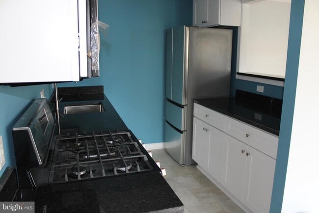 Building Photo - 2754 Hollywood Rd Unit 101