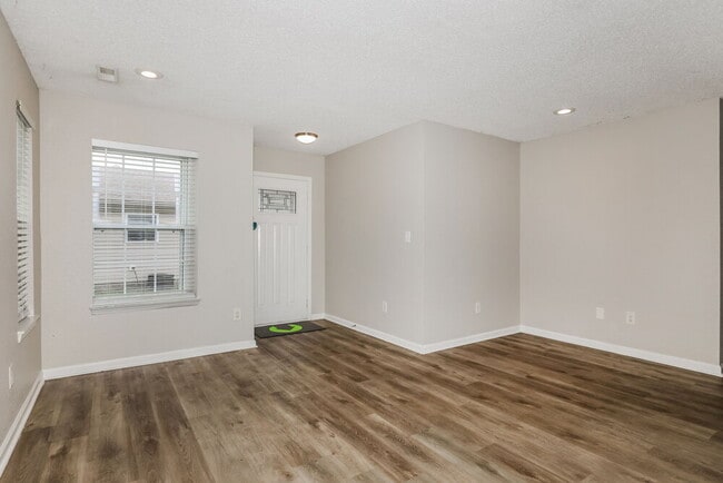 Photo - 629 Locust Grove Ln