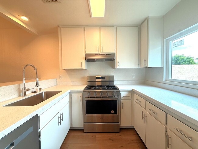 AVAILBLE NOW!!! Updated 2 Bedroom 2 Bathro... - AVAILBLE NOW!!! Updated 2 Bedroom 2 Bathro... Condo
