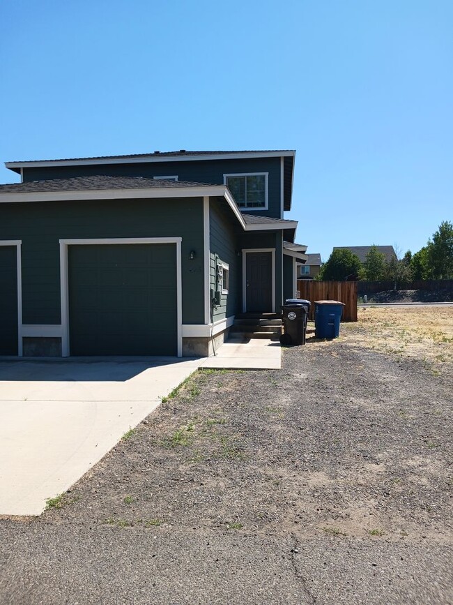 Building Photo - 1413-1415 SW 27th St Unit MS-1415 Rental