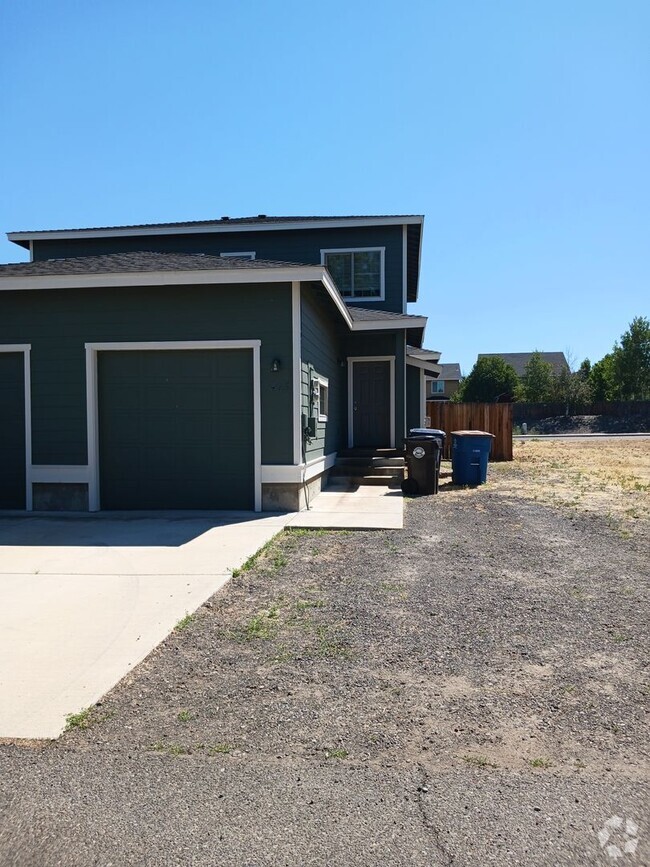 Building Photo - 1413-1415 SW 27th St Unit MS-1415 Rental