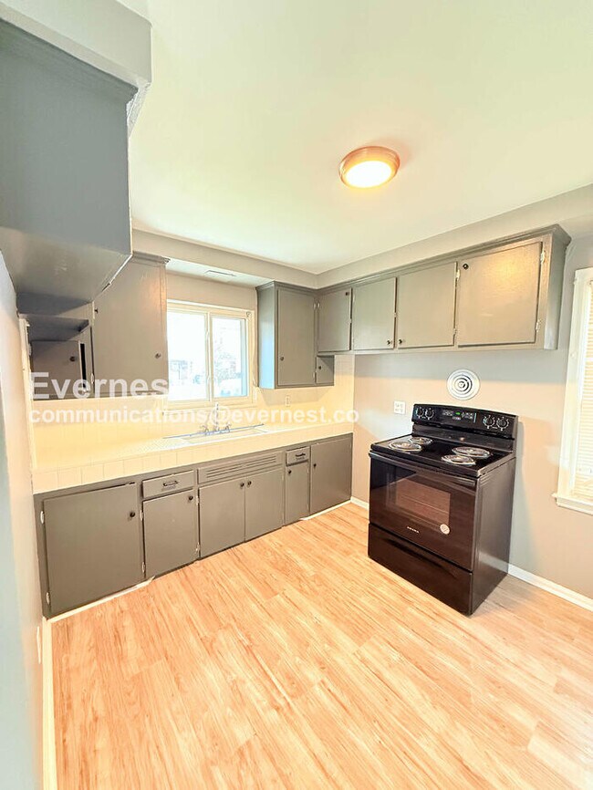 Photo - 19908 Heyden St